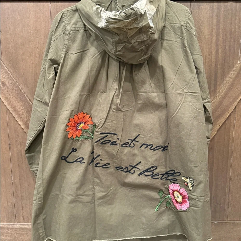 ✨ Dance & Marvel Embroidered Utility Jacket – “La Vie Est Belle” fits to large✨‎